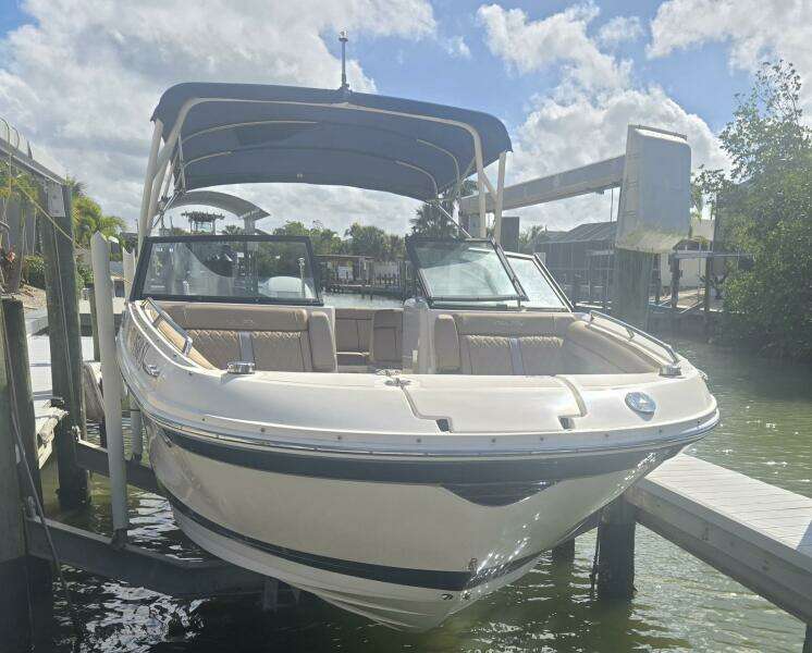 2016 Sea Ray 270 Sundeck Outboard