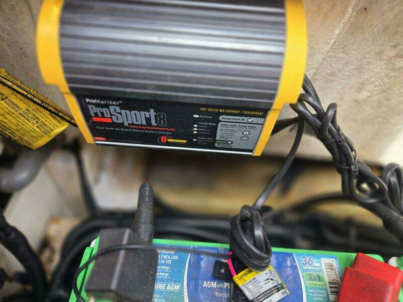 2016 Sea Ray 270 Sundeck Outboard