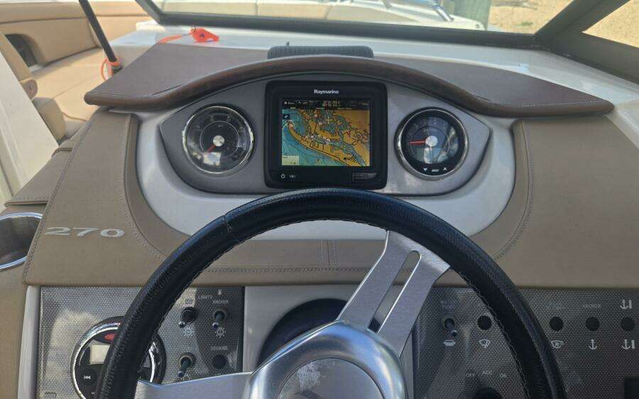 2016 Sea Ray 270 Sundeck Outboard