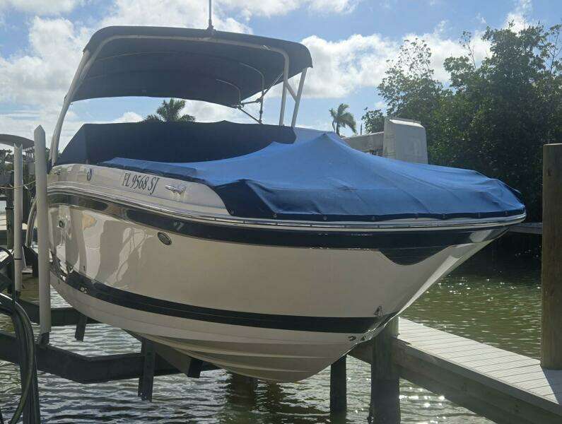 2016 Sea Ray 270 Sundeck Outboard