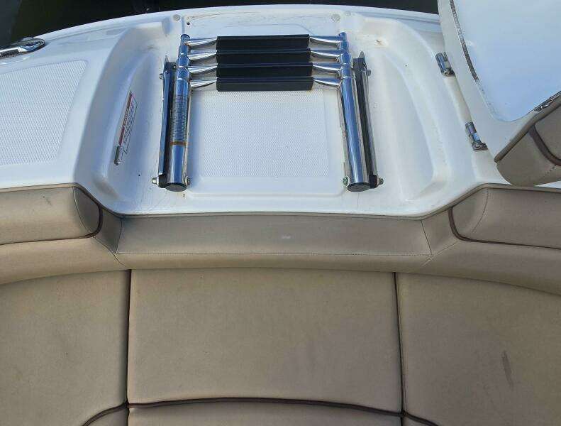 2016 Sea Ray 270 Sundeck Outboard