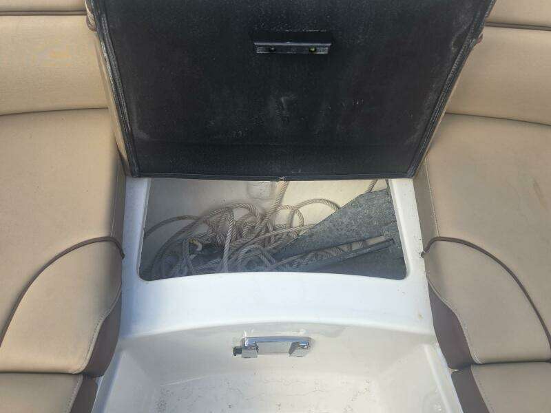 2016 Sea Ray 270 Sundeck Outboard