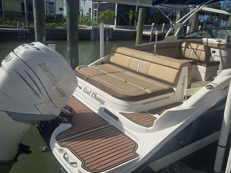 2016 Sea Ray 270 Sundeck Outboard