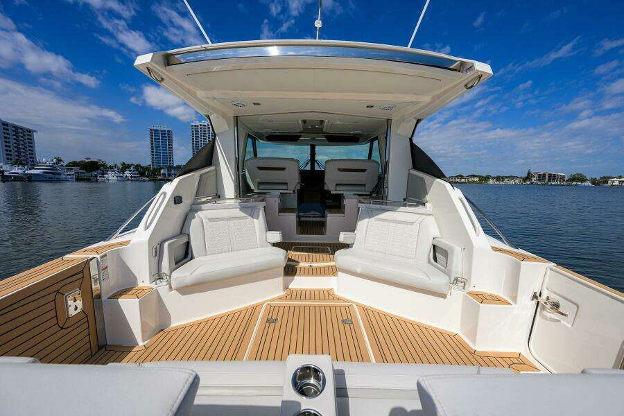Tiara 43 - Aft Deck Seating