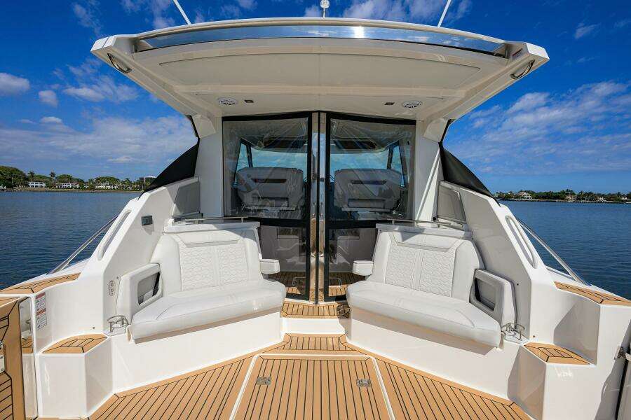 Tiara 43 - Aft Deck Seating