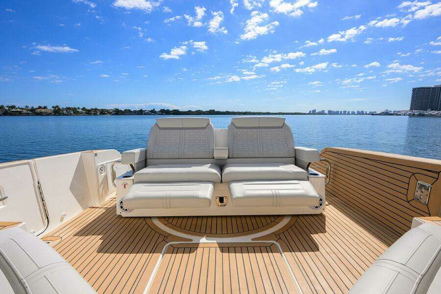 Tiara 43 - Aft Deck Seating