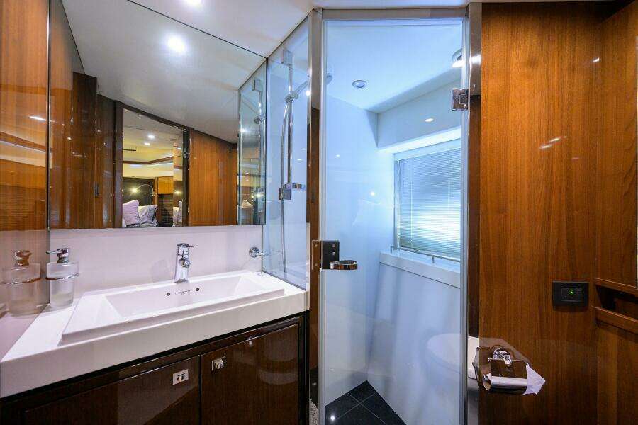 Princess 72 Joint Credit II - Interior Stateroom Head