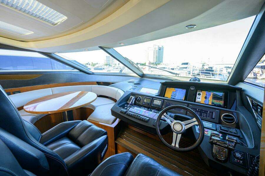 Princess 72 Joint Credit II - Interior Helm