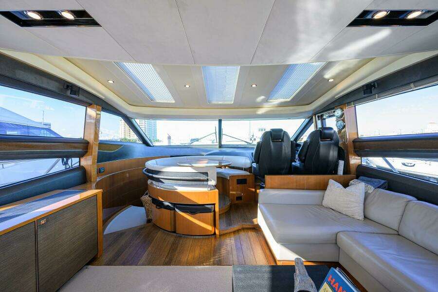 Princess 72 Joint Credit II - Interior Helm