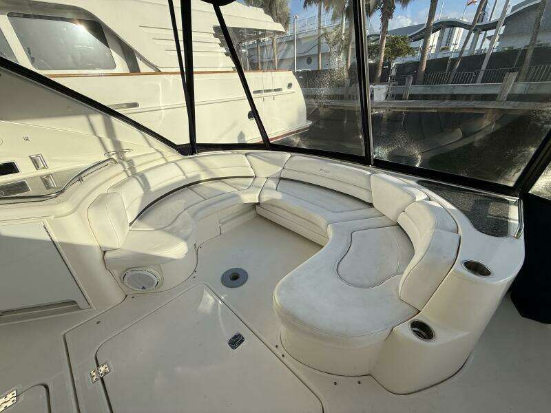 2007 Cruisers Yachts 560 Express