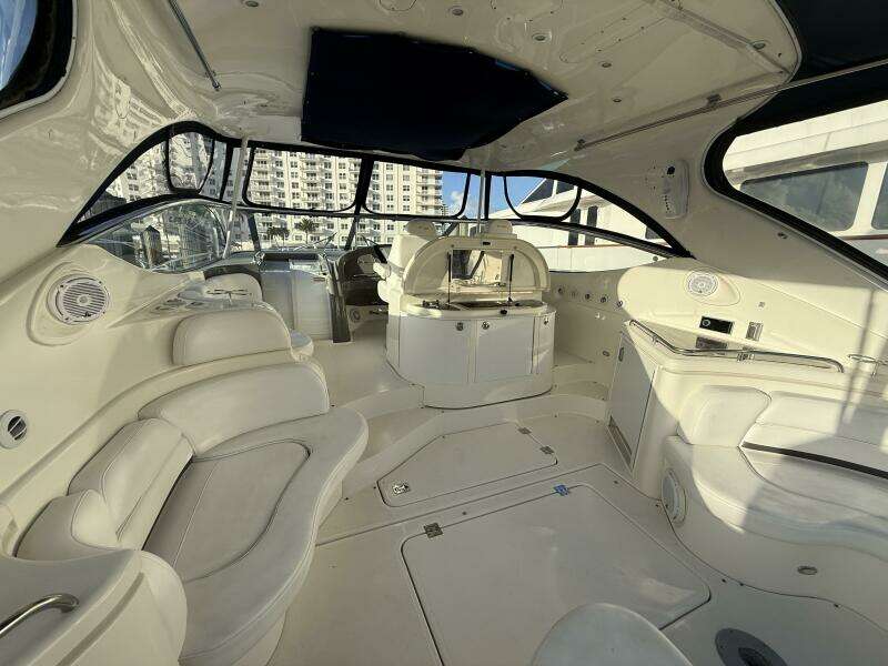 2007 Cruisers Yachts 560 Express