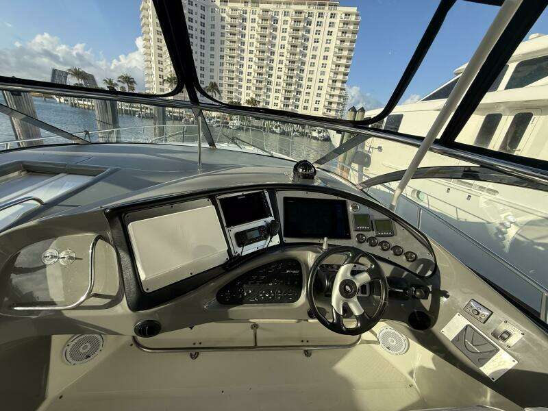 2007 Cruisers Yachts 560 Express