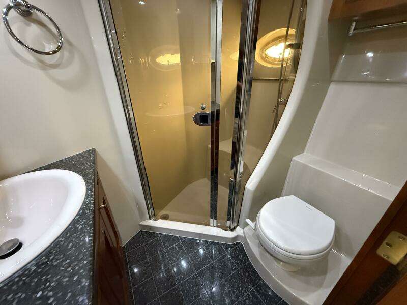 2007 Cruisers Yachts 560 Express