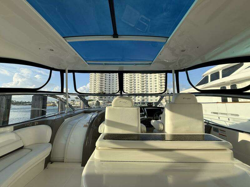 2007 Cruisers Yachts 560 Express