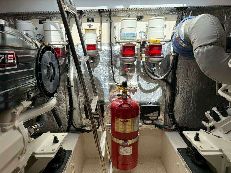 2007 Cruisers Yachts 560 Express