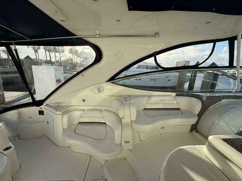 2007 Cruisers Yachts 560 Express