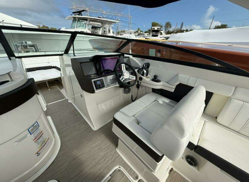 2018 Sea Ray SDX 290 Outboard