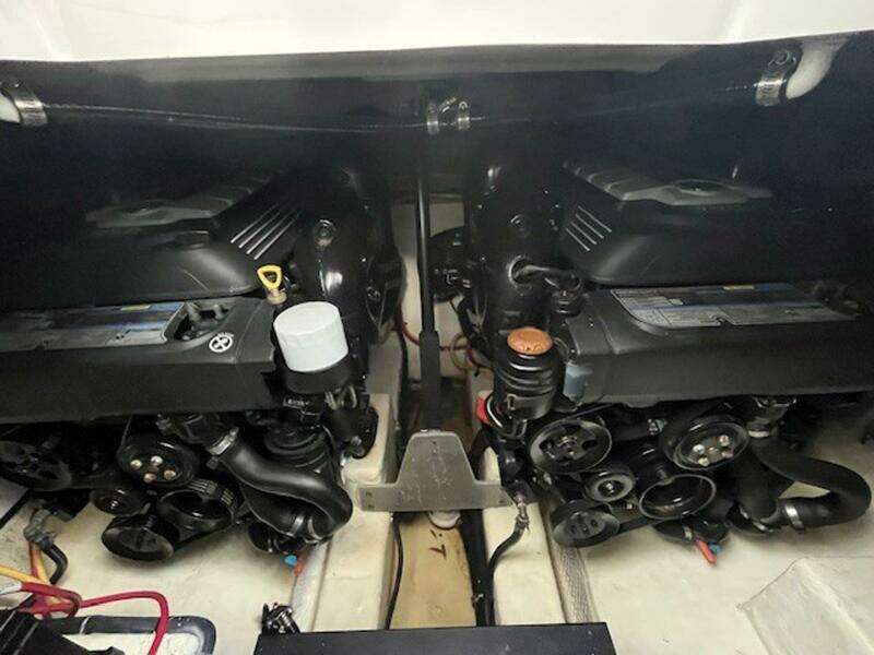 2018 Monterey 335 Sport Yacht