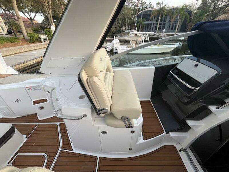 2018 Monterey 335 Sport Yacht