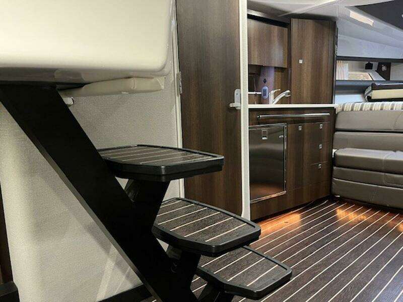 2018 Monterey 335 Sport Yacht