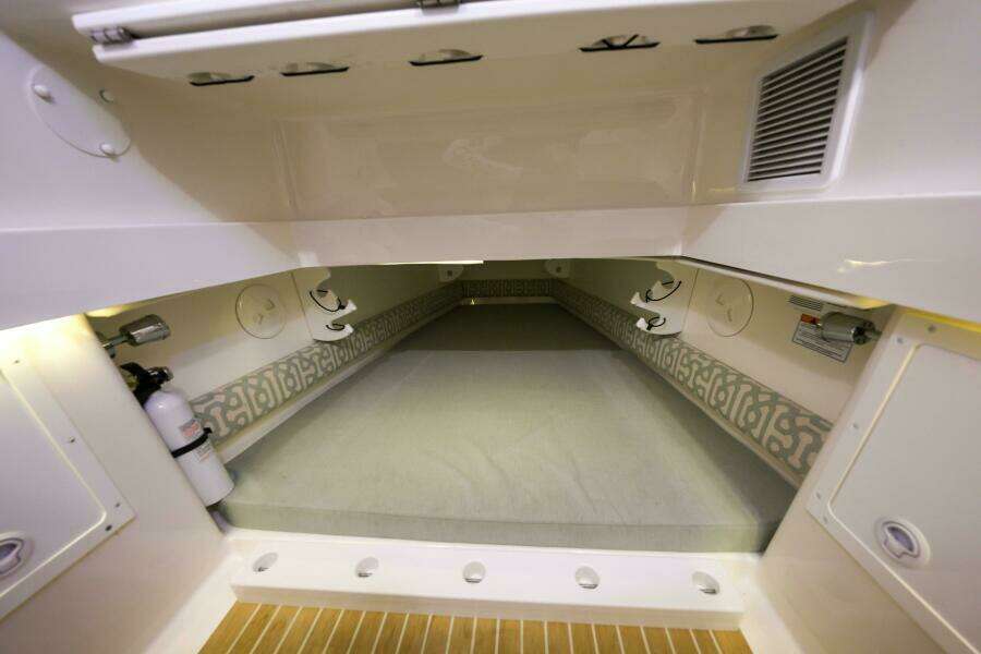 2018 Regulator 34 SS