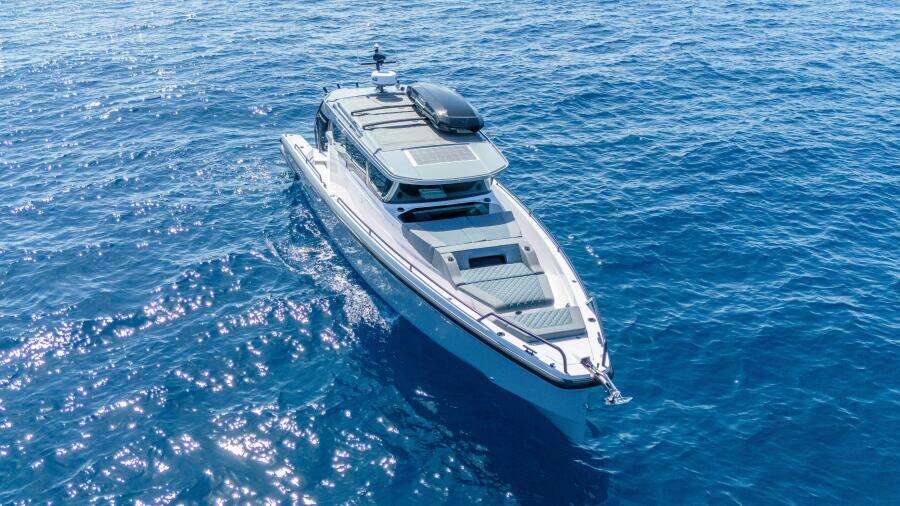 2024 Axopar 37 XC Cross Cabin