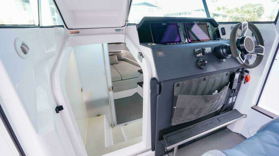 2024 Axopar 37 XC Cross Cabin