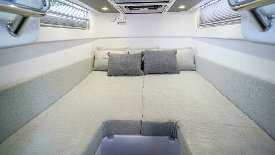 2024 Axopar 37 XC Cross Cabin