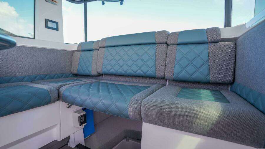 2024 Axopar 37 XC Cross Cabin