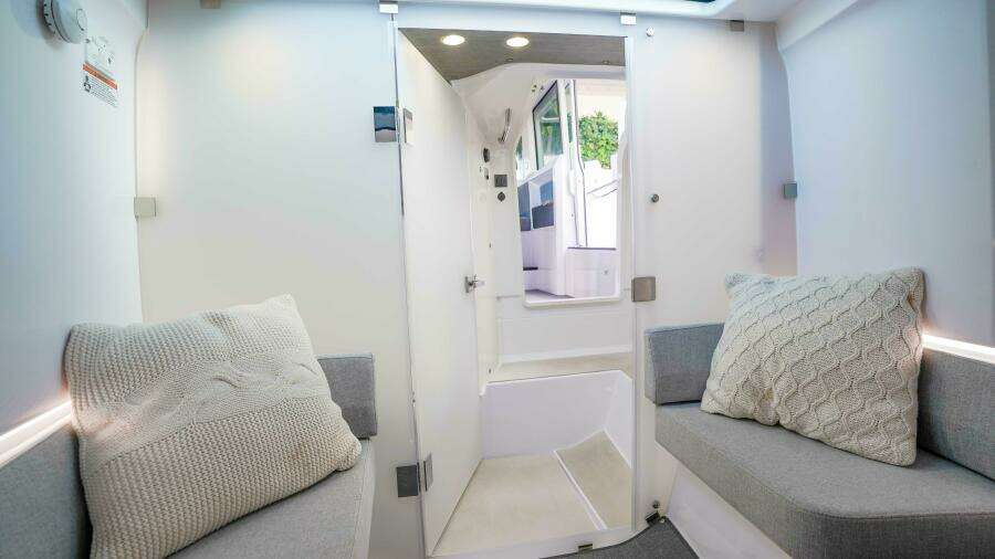 2024 Axopar 37 XC Cross Cabin