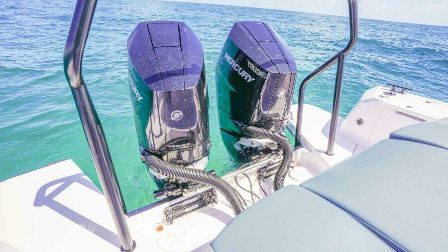 2024 Axopar 37 XC Cross Cabin