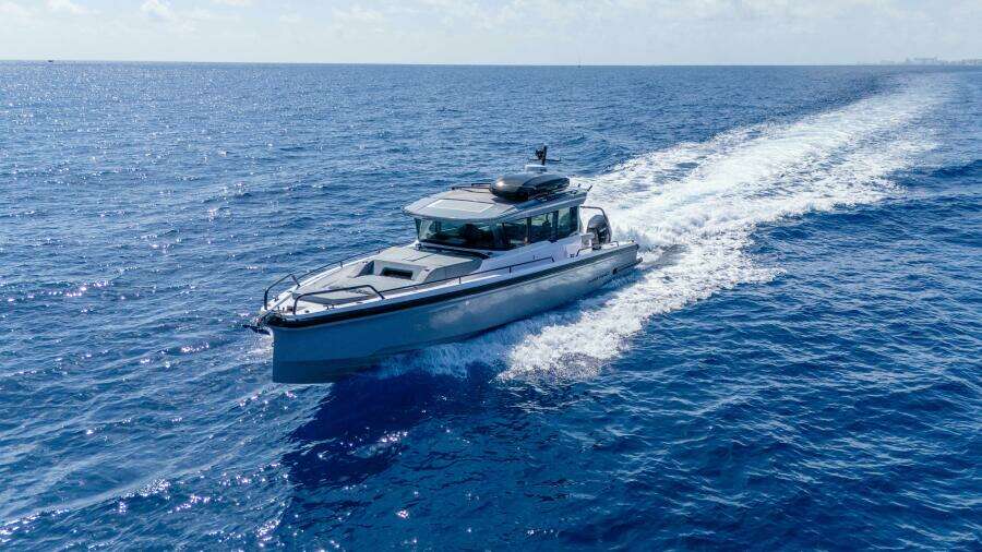 2024 Axopar 37 XC Cross Cabin