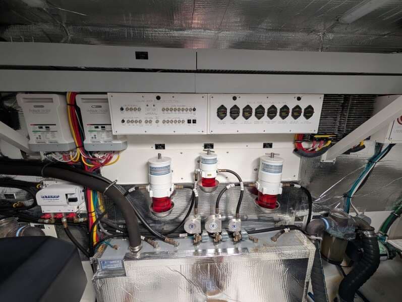 2022 Cruisers Yachts 54 Cantius