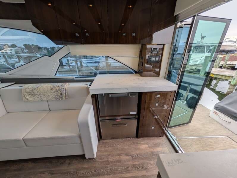 2022 Cruisers Yachts 54 Cantius