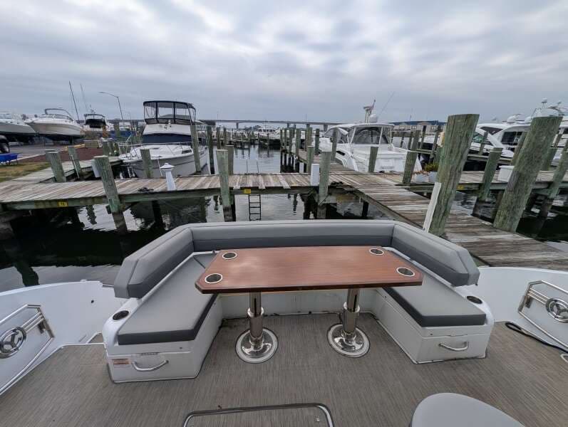 2022 Cruisers Yachts 54 Cantius