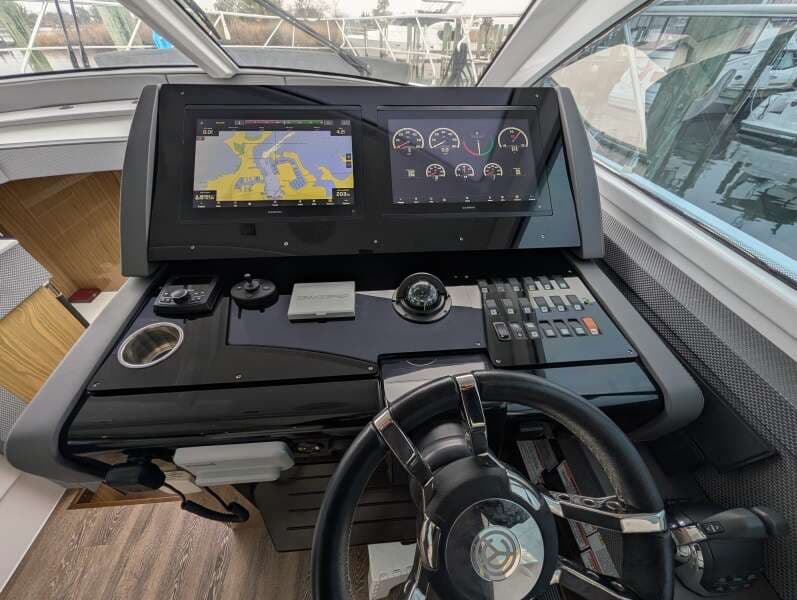 2022 Cruisers Yachts 54 Cantius
