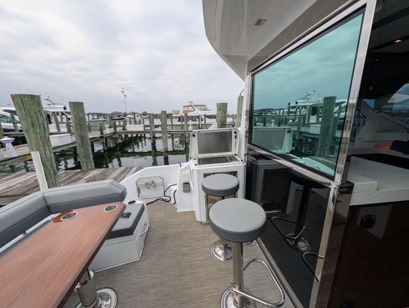 2022 Cruisers Yachts 54 Cantius