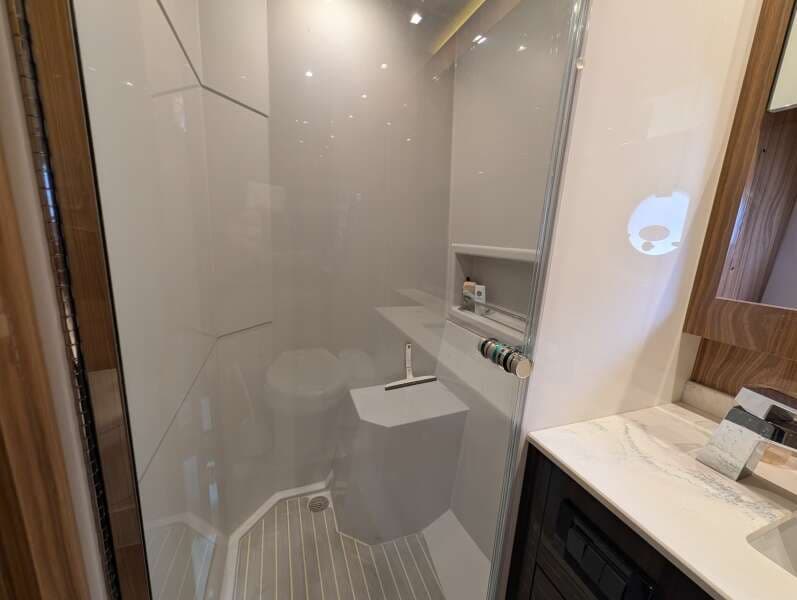 2022 Cruisers Yachts 54 Cantius