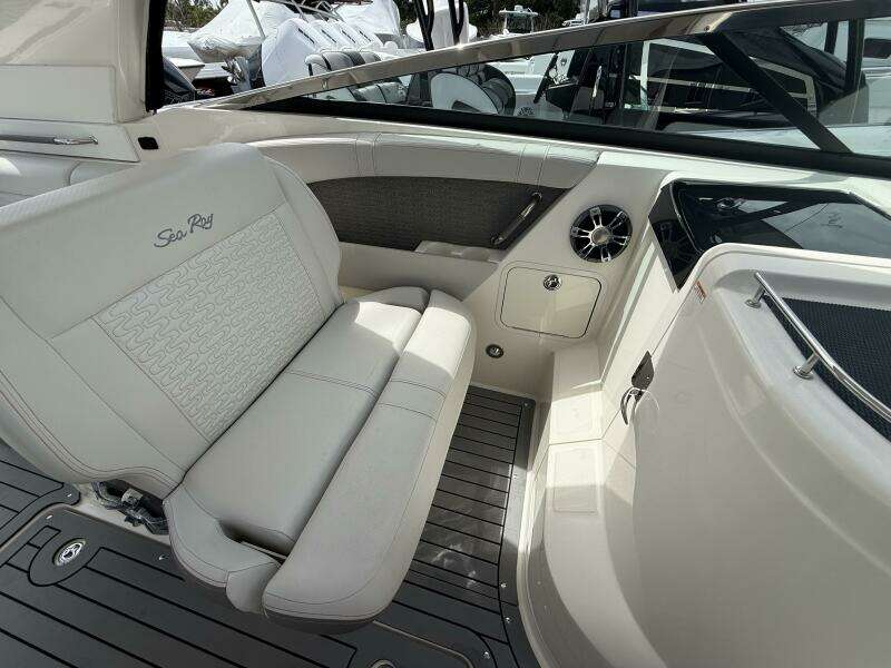 2020 Sea Ray 350 SLX Outboard