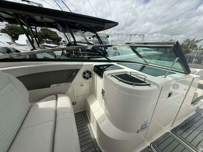 2020 Sea Ray 350 SLX Outboard