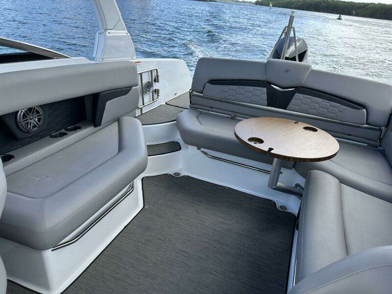 2022 Four Winns HD8 OB