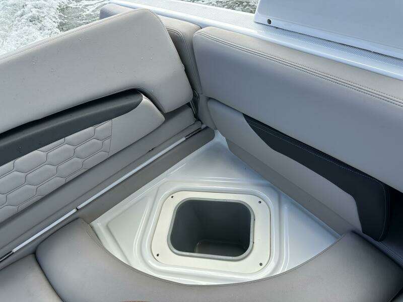 2022 Four Winns HD8 OB