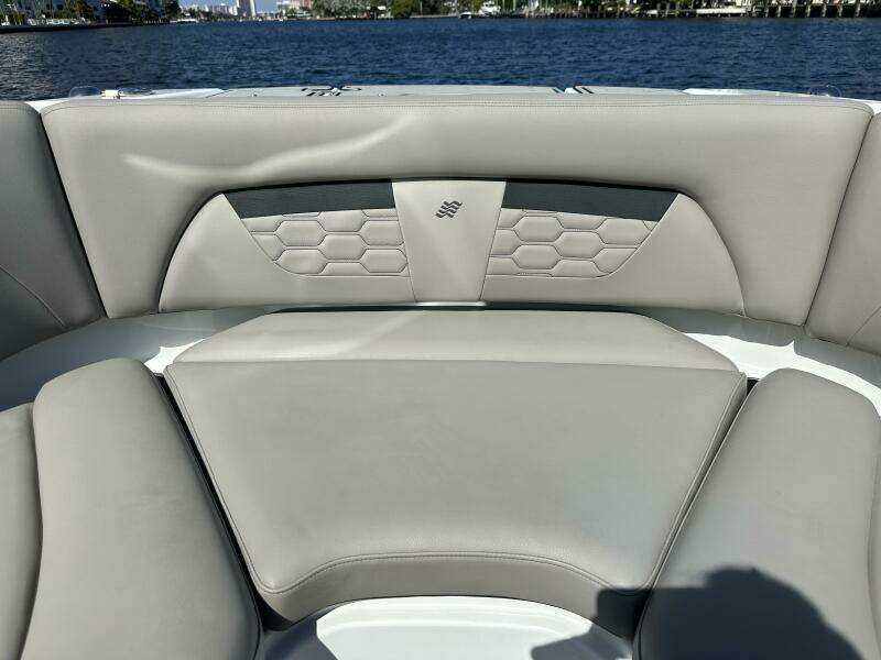 2022 Four Winns HD8 OB