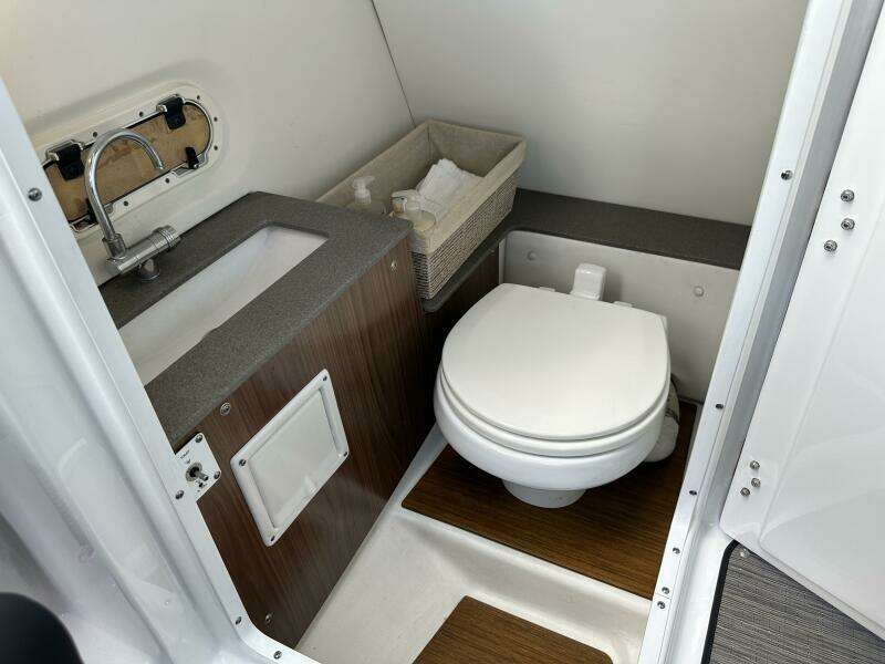 2022 Four Winns HD8 OB