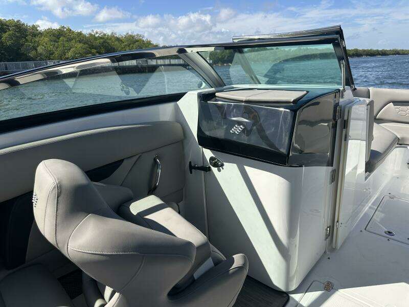 2022 Four Winns HD8 OB