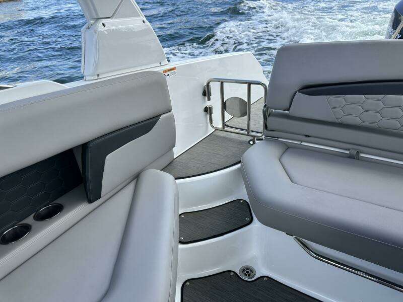 2022 Four Winns HD8 OB