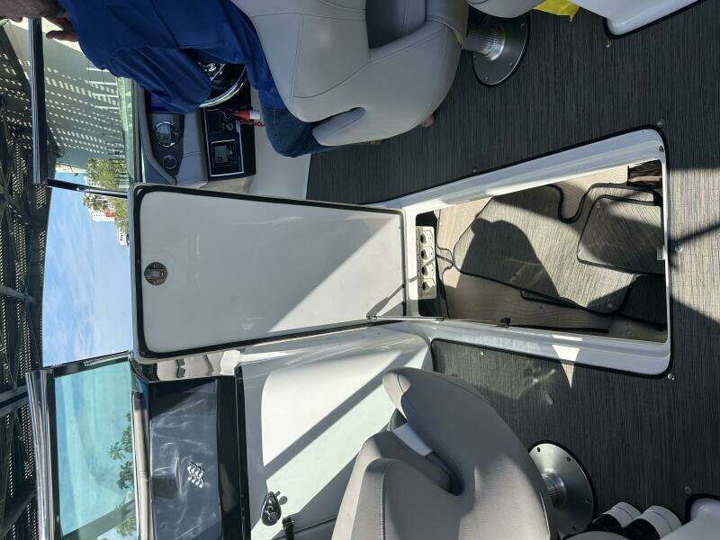 2022 Four Winns HD8 OB