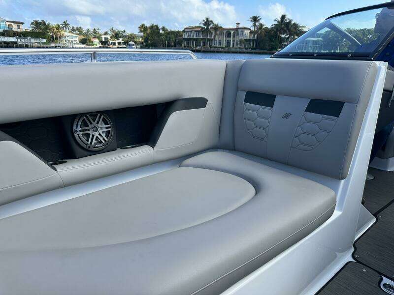 2022 Four Winns HD8 OB