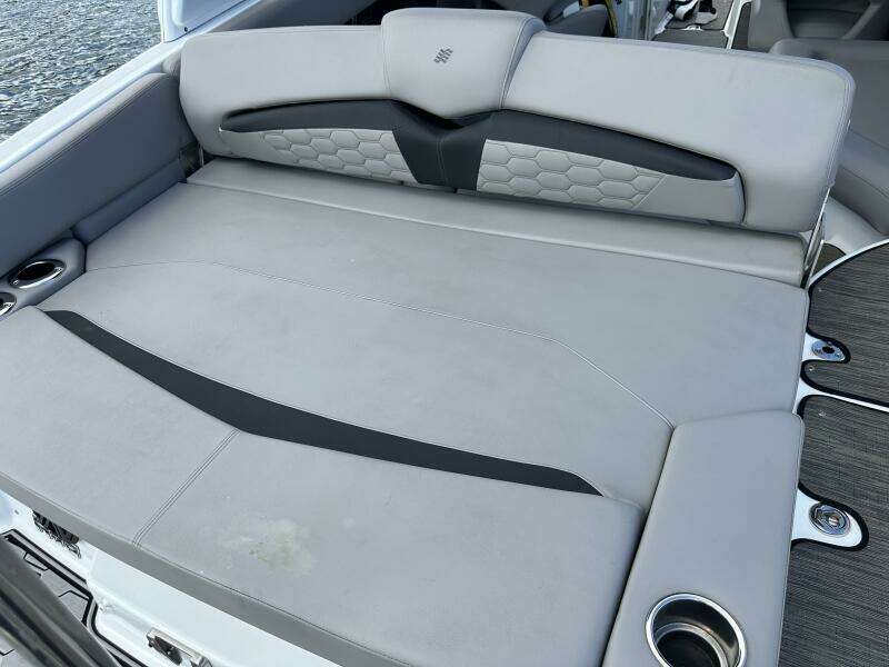 2022 Four Winns HD8 OB