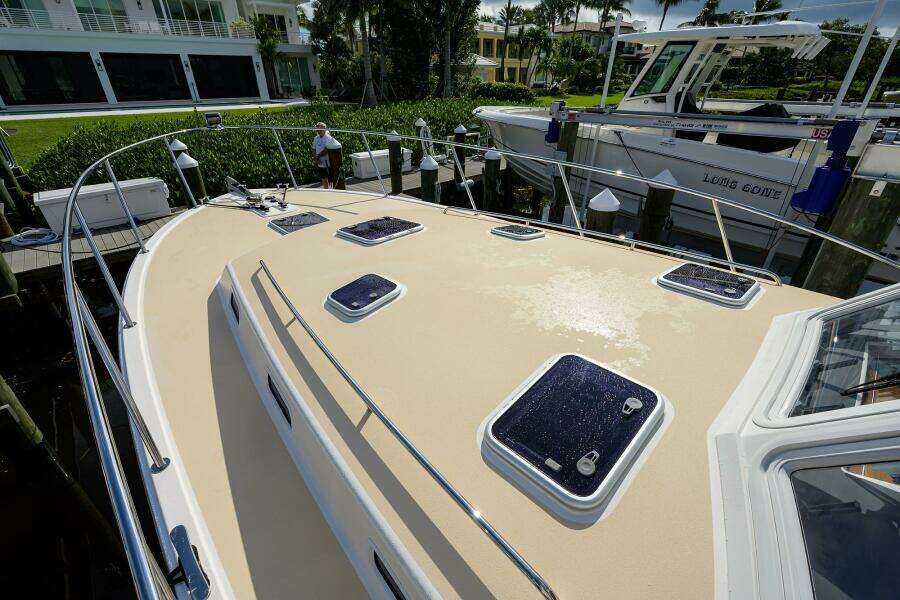 MJM 43 Scout - Exterior Bow